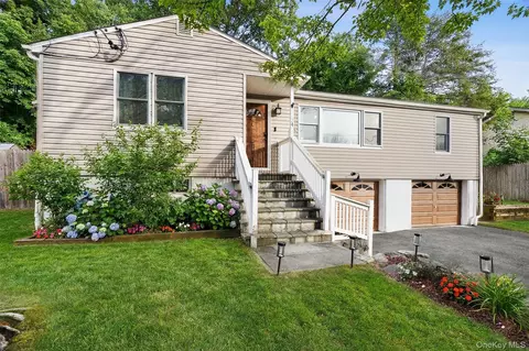 24 Homestead Dr, Kent, NY 10512