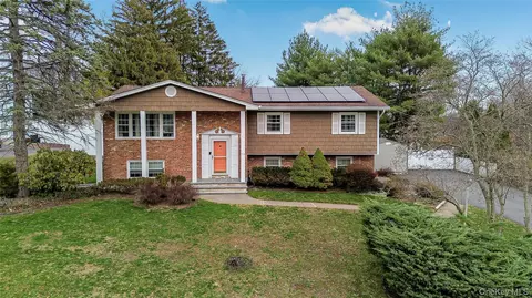 72 S Mary Francis St, Orangetown, NY 10983
