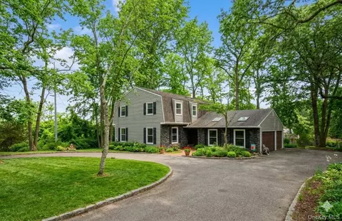 49 Overhill Rd, Wading River, NY 11792