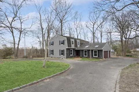 49 Overhill Rd, Wading River, NY 11792