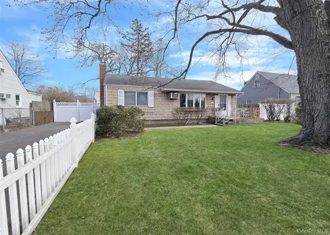 49 Lakewood Ave, Ronkonkoma, NY 11779