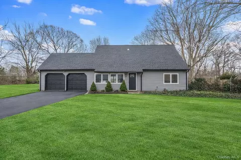 15 Harford Dr, Coram, NY 11727