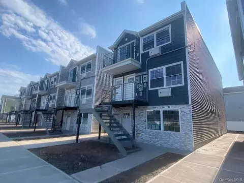 605 Barbadoes Dr, Arverne, NY 11692