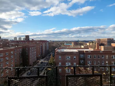 72-35 112th St #10C, Forest Hills, NY 11375