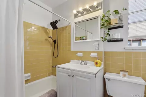 Bath - 37 Summit Ave #3A, Rye Town, NY 10573 photo 1 of 1