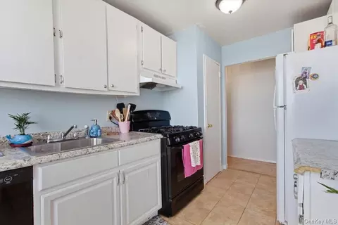 Kitchen - 37 Summit Ave #3A, Rye Town, NY 10573 photo 1 of 2