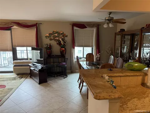 100 W Broadway #6L, Long Beach, NY 11561
