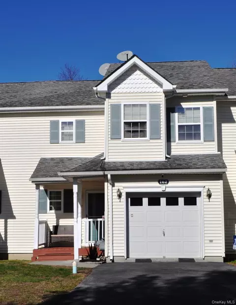 162 Pinebrook Dr, Hyde Park, NY 12538
