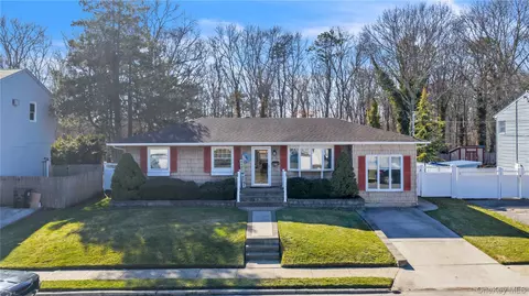 1408 Saint Louis Ave, Bay Shore, NY 11706