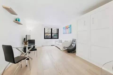 165 W 66th St #2L, New York, NY 10023