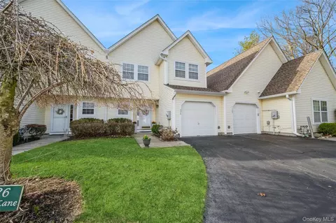 326 Erin Ln, Setauket, NY 11733
