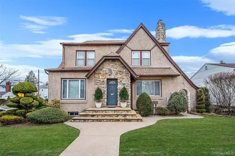 175 Rockaway Pkwy, Valley Stream, NY 11580
