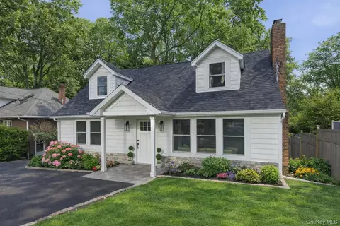 18 Maple Pl, Huntington, NY 11743