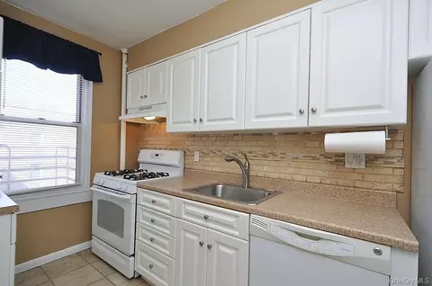 1 Vincent Rd #6B, Yonkers, NY 10708
