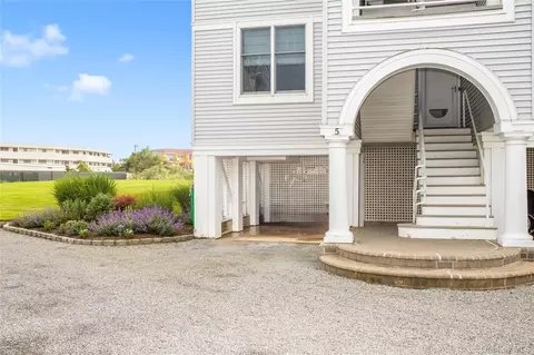 580 Dune Rd #5, Westhampton Beach, NY 11978