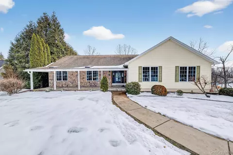16 Carol Anns Way, Saugerties, NY 12477