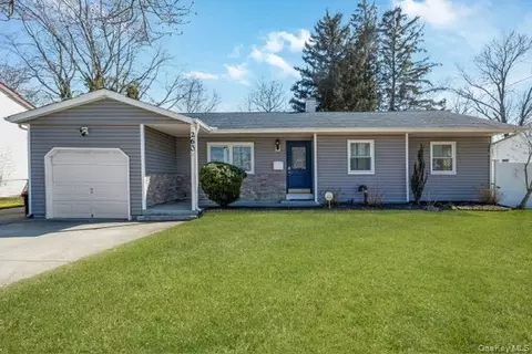 260 New Hampshire Ave, Bay Shore, NY 11706