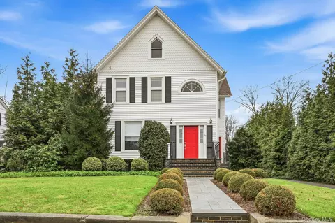 34 Fairview St, Huntington, NY 11743