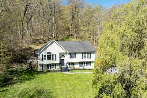 50 Horseshoe Rd, Washington, NY 12545