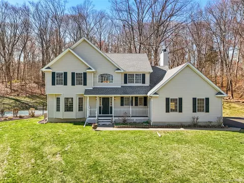32 Robinson Ln, Wappinger, NY 12590