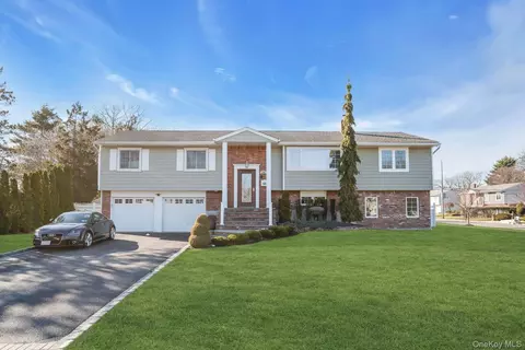 108 Hayrick Ln, Commack, NY 11725