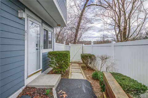 25 Barker St #611, Mount Kisco, NY 10549