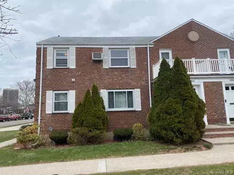 255-36 74th Ave #G-2, Glen Oaks, NY 11004