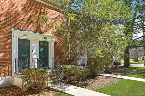 9 Fieldstone Dr #118, Greenburgh, NY 10530