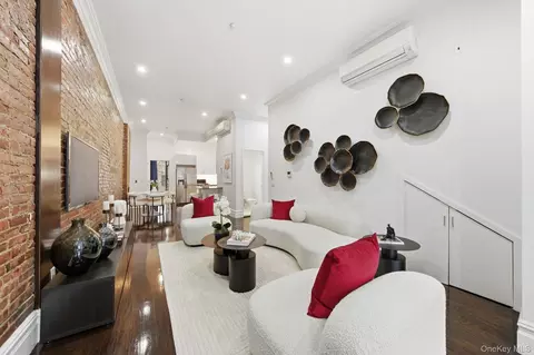 236 W 112th St # 1, New York, NY 10026