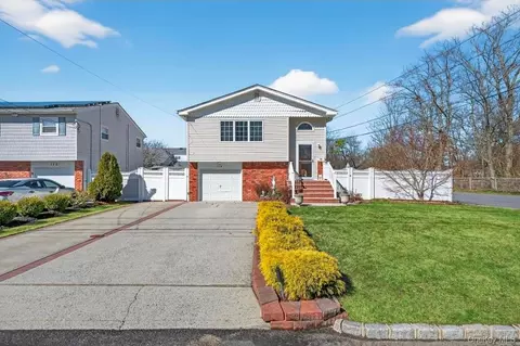 114 Westchester Ave, West Babylon, NY 11704