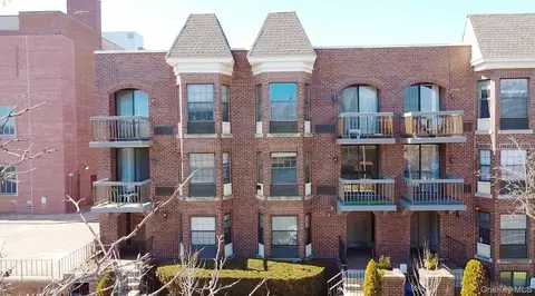 7124 164th St #2, New York, NY 11365
