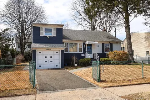 11 Elton St, North Hempstead, NY 11590