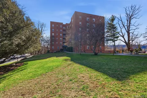 555 Broadway #2G, Greenburgh, NY 10706