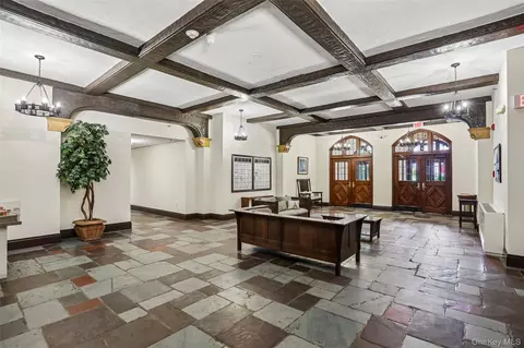 65 Mckinley Ave #C2-9, White Plains, NY 10606