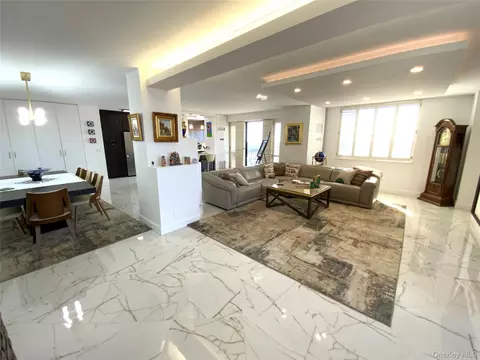 26910 Grand Central Pkwy #21V, New York, NY 11005