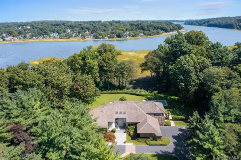 8 Mill Pond Ln, Locust Valley, NY 11560