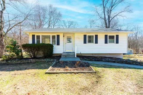 122 S Vacation Dr, Wappinger, NY 12590