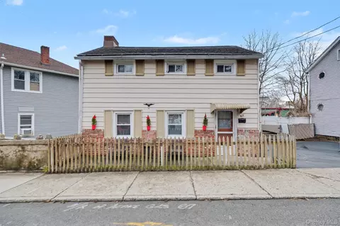 67 Spring St, Beacon, NY 12508