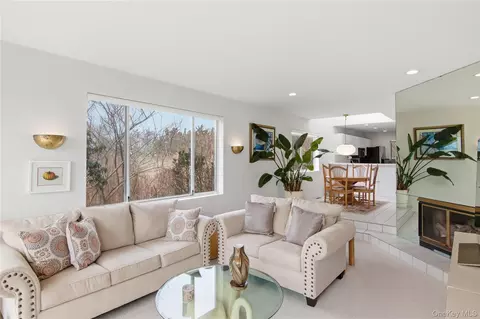 23 Library Ave #1, Westhampton Beach, NY 11978