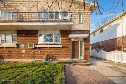 7918 149th Ave, New York, NY 11414