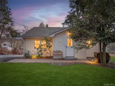 97 Ridge Rd, Clarkstown, NY 10989