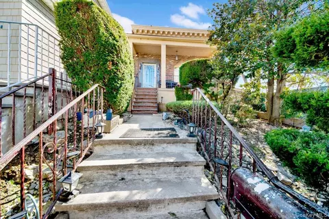 3252 Waterbury Ave, New York, NY 10465