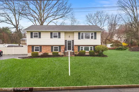 31 Bluebird Dr, Clarkstown, NY 10920
