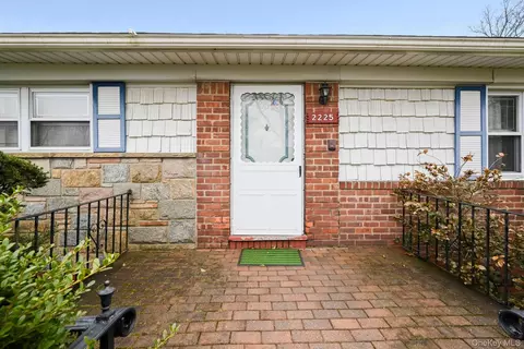 2225 Leighton Rd, Elmont, NY 11003