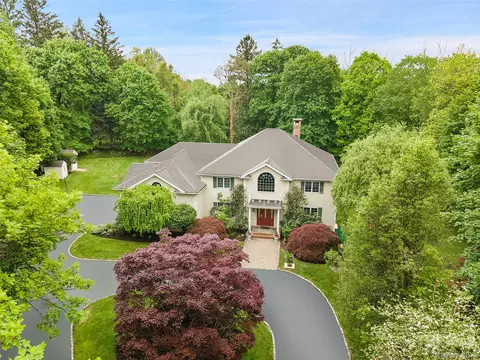 122 Mclain St, Mount Kisco, NY 10549