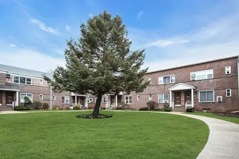 198-28 Pompeii Ave #1A, Hollis, NY 11423