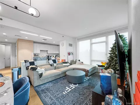 13327 39th Ave #5Q, Flushing, NY 11354