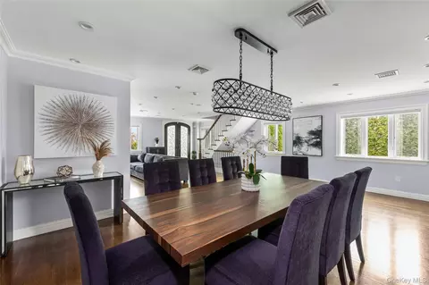 Dining - 15496 Riverside Dr, New York, NY 11357 photo 3 of 3