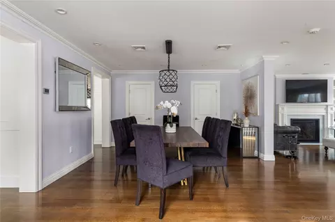 Dining - 15496 Riverside Dr, New York, NY 11357 photo 1 of 3