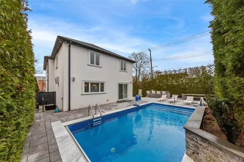Exterior - 15496 Riverside Dr, New York, NY 11357 photo 3 of 3
